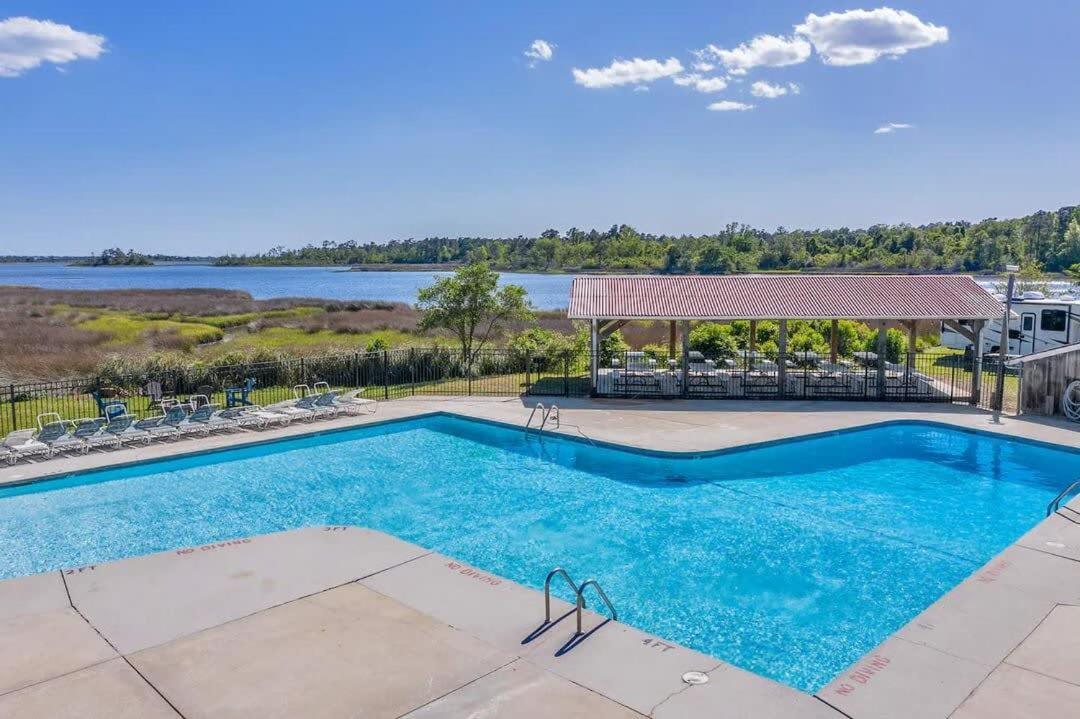 Surf City Serene Waterfront Vacation Home Εξωτερικό φωτογραφία